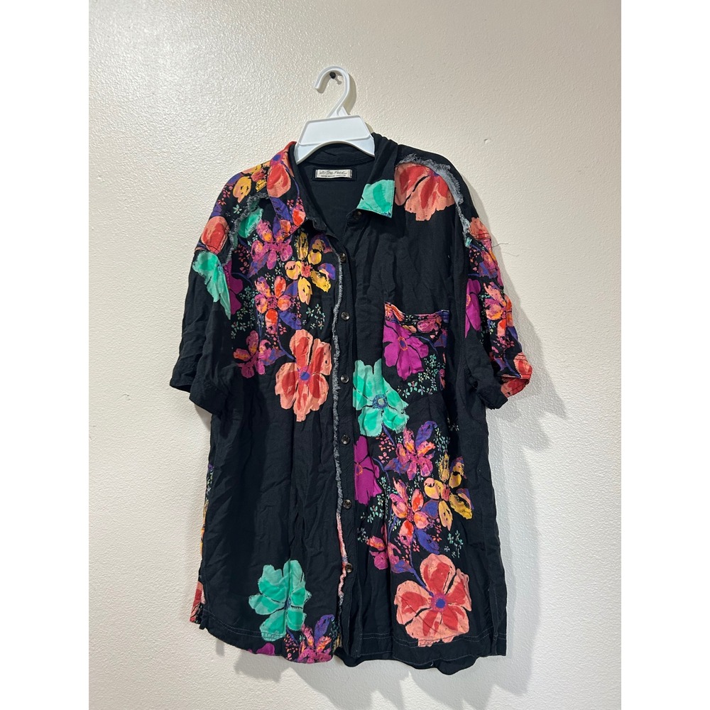 We The Free Medium Black And Multicolored Floral Button Up Short Sleeve